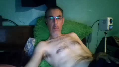 Snapshot of reyes_albert2006 chatting on 05-31-26, 10:22 reyes_albert2006 online show from 05-31-26, 10:22