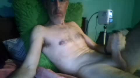 Snapshot of reyes_albert2006 chatting on 06-25-26, 01:04 reyes_albert2006 online show from 06-25-26, 01:04