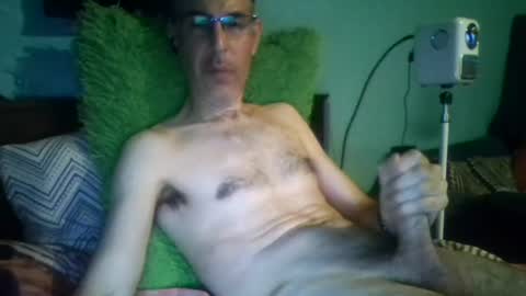 Snapshot of reyes_albert2006 chatting on 07-26-26, 10:00 reyes_albert2006 online show from 07-26-26, 10:00