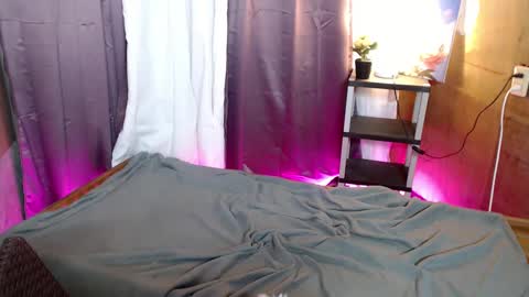 Snapshot of rhian20 chatting on 01-15-25, 04:11 HI GUYS IM RHIAN PLEASE GIVE ME THUMBS UP online show from 01-15-25, 04:11