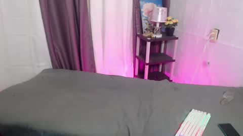 Snapshot of rhian20 chatting on 03-07-25, 04:44 HI GUYS IM RHIAN PLEASE GIVE ME THUMBS UP online show from 03-07-25, 04:44