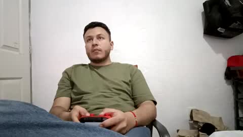 ricardogarcia21 online show from 01-02-25, 07:44