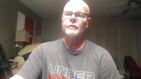 Snapshot of rich32937 chatting on 12-17-25, 10:10 rich32937 online show from 12-17-25, 10:10