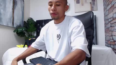 Snapshot of richar_voller chatting on 12-27-24, 11:39 richar_voller online show from 12-27-24, 11:39