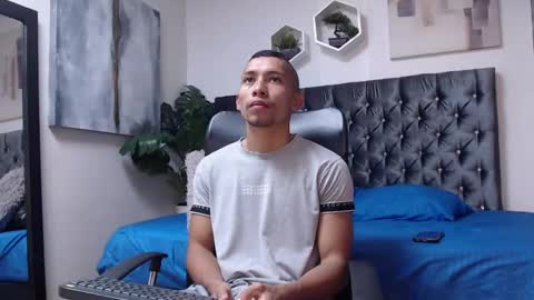 Snapshot of richar_voller chatting on 01-12-25, 12:44 richar_voller online show from 01-12-25, 12:44