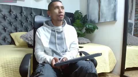 Snapshot of richar_voller chatting on 02-18-25, 11:00 richar_voller online show from 02-18-25, 11:00