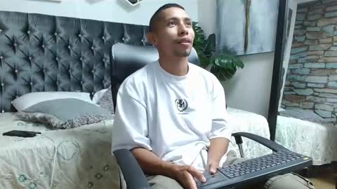 Snapshot of richar_voller chatting on 03-10-25, 02:48 richar_voller online show from 03-10-25, 02:48