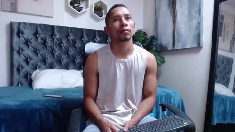 Snapshot of richar_voller chatting on 11-12-25, 11:21 richar_voller online show from 11-12-25, 11:21