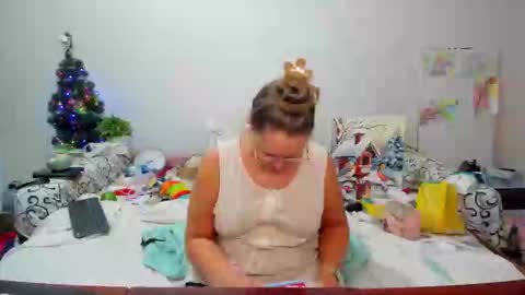 Anna - not anna - right Anna  online show from 12-19-25, 02:46