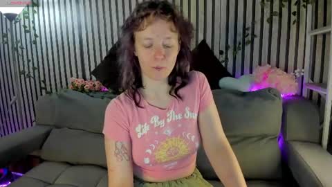 Snapshot of ricki_bloom chatting on 06-25-26, 09:25 Ricki online show from 06-25-26, 09:25