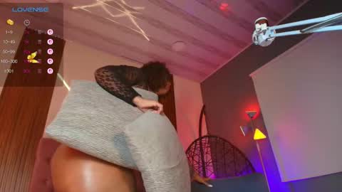 Snapshot of rihanna_rose chatting on 10-17-25, 07:33 Riha online show from 10-17-25, 07:33