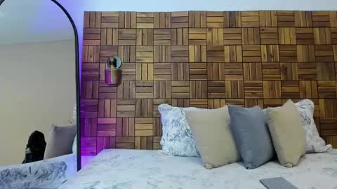 Sara online show from 10-31-25, 10:16