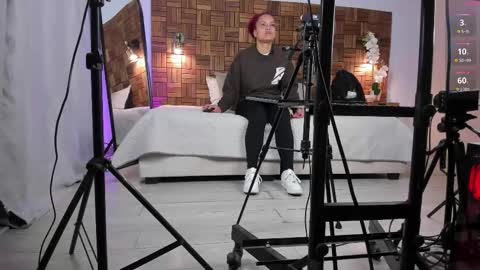 Sara online show from 11-19-25, 10:04