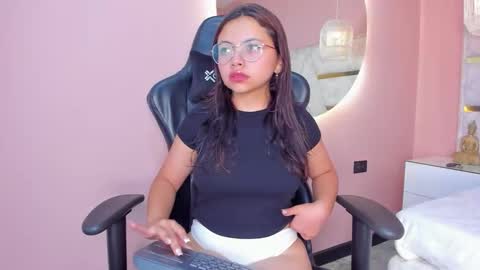 Snapshot of riley_flirt chatting on 01-10-26, 10:39 Riley online show from 01-10-26, 10:39