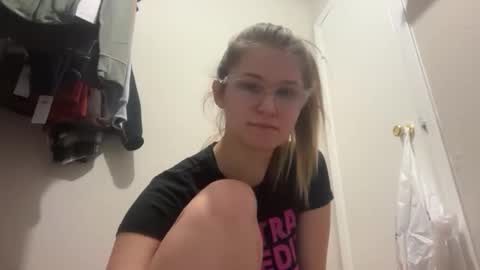 Snapshot of riley_ray69 chatting on 02-18-26, 03:30 riley_ray69 online show from 02-18-26, 03:30