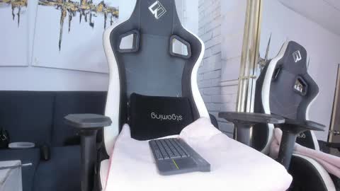 Snapshot of riley_reid_19 chatting on 12-24-24, 07:06 kamila online show from 12-24-24, 07:06