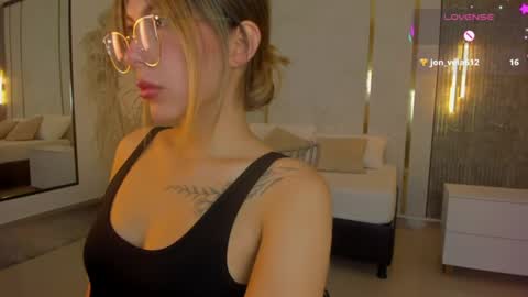 Snapshot of riley_sierra chatting on 06-09-26, 01:23 Riley Sierra online show from 06-09-26, 01:23