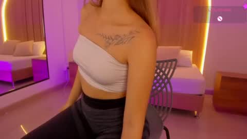 Snapshot of riley_sierra chatting on 06-25-26, 01:04 Riley Sierra online show from 06-25-26, 01:04