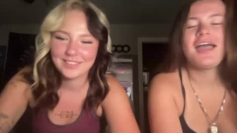 Snapshot of rileycooperrrr chatting on 07-21-26, 04:15 rileycooperrrr online show from 07-21-26, 04:15