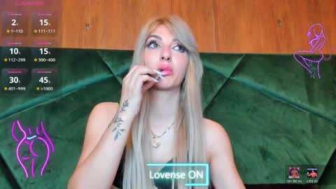 Snapshot of rileylannax chatting on 05-18-26, 04:07 rileylannax online show from 05-18-26, 04:07