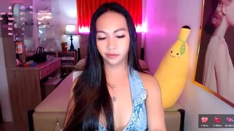 Snapshot of rileymillerx chatting on 01-11-25, 05:51 Riley online show from 01-11-25, 05:51