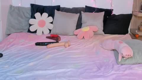 Snapshot of rileyroxx chatting on 07-28-26, 12:48 Emily online show from 07-28-26, 12:48