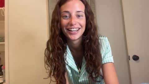 Snapshot of rileysmitheree chatting on 10-17-25, 05:15 Riley online show from 10-17-25, 05:15