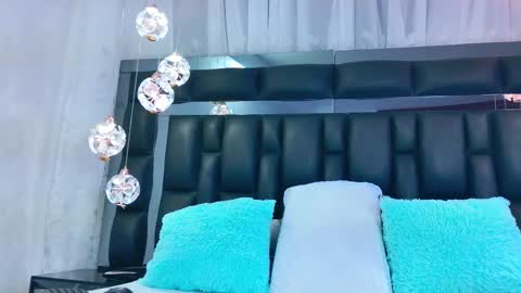 Snapshot of rileysweett chatting on 02-11-26, 11:59 Riley online show from 02-11-26, 11:59