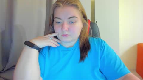 Snapshot of rina16 chatting on 11-16-25, 01:17 rina16 online show from 11-16-25, 01:17