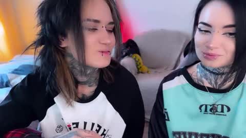   DianaBrite            fansl y online show from 03-22-26, 12:19