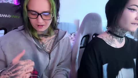   DianaBrite            fansl y online show from 04-17-26, 11:57