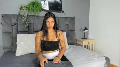 RIRI  online show from 10-18-25, 07:36