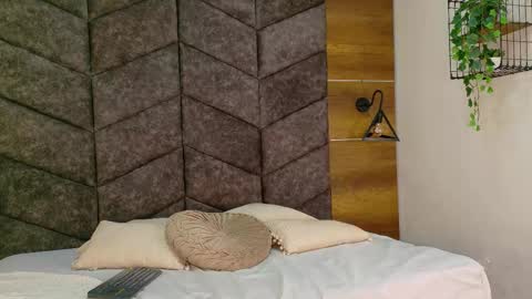 RIRI  online show from 12-01-25, 08:14