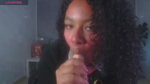 Snapshot of risada_temptation_s chatting on 09-29-25, 08:46 Risada online show from 09-29-25, 08:46