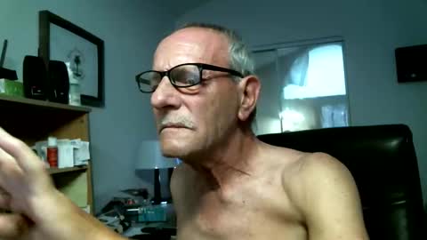 Snapshot of rjm2023 chatting on 04-24-26, 11:12 Bobby online show from 04-24-26, 11:12