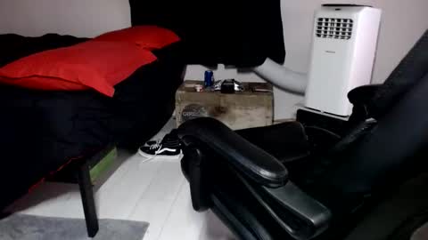 Snapshot of rkh678073 chatting on 12-17-25, 02:39 rkh678073 online show from 12-17-25, 02:39