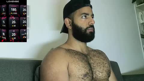 Snapshot of roa32sebas chatting on 02-27-25, 02:10 SebasRoa online show from 02-27-25, 02:10