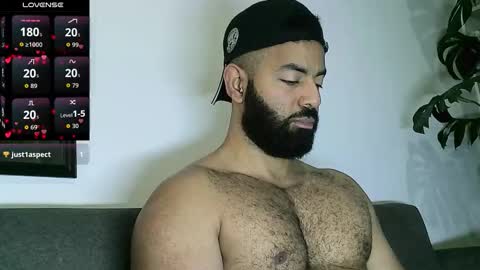 Snapshot of roa32sebas chatting on 10-02-25, 03:30 SebasRoa online show from 10-02-25, 03:30