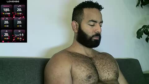 Snapshot of roa32sebas chatting on 11-27-25, 02:41 SebasRoa online show from 11-27-25, 02:41