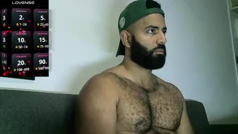 Snapshot of roa32sebas chatting on 05-19-26, 05:30 SebasRoa online show from 05-19-26, 05:30