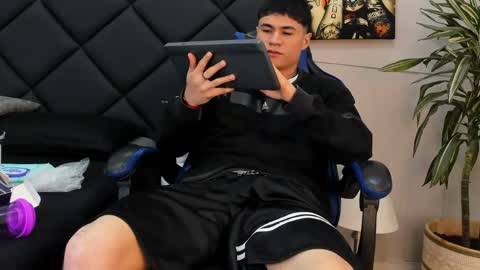 Roan Birkin online show from 04-16-26, 09:39