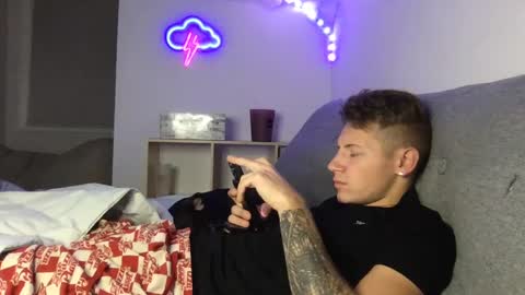 RoastingCorn online show from 01-05-25, 01:04