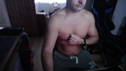 Snapshot of rob28101 chatting on 11-18-25, 08:08 rob online show from 11-18-25, 08:08