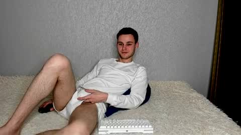 robert10211 online show from 04-03-26, 06:17