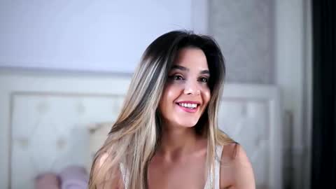 Roberta online show from 03-25-26, 01:39