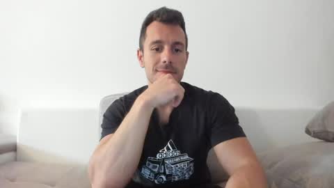 Snapshot of roberto4ever chatting on 06-04-26, 01:06 roberto4ever online show from 06-04-26, 01:06