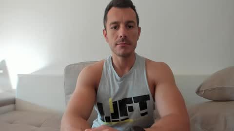 Snapshot of roberto4ever chatting on 06-05-26, 04:30 roberto4ever online show from 06-05-26, 04:30
