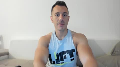 Snapshot of roberto4ever chatting on 06-07-26, 05:22 roberto4ever online show from 06-07-26, 05:22