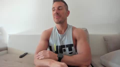 Snapshot of roberto4ever chatting on 06-10-26, 05:07 roberto4ever online show from 06-10-26, 05:07