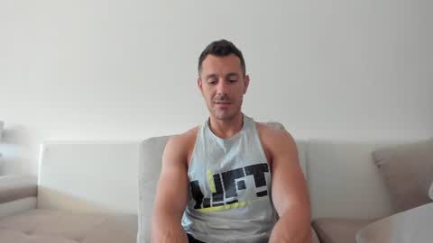 Snapshot of roberto4ever chatting on 06-11-26, 04:10 roberto4ever online show from 06-11-26, 04:10